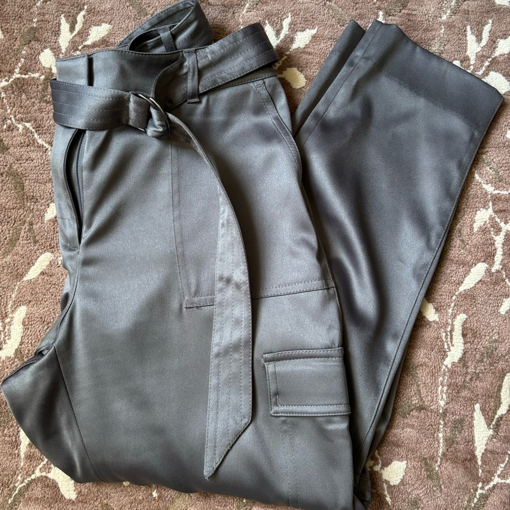 WHBM 8P Women’s tapered ankle pant satiny gray cargo 25” inseam great cond belt